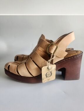 NWT  BORN Hartley Platform Sandals Natural Tan Size 11